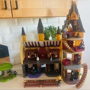 Wizarding Worlds Harry Potter Castle & Figure Set